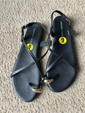 Sincerely Jules Black and Gold Strappy Sandals